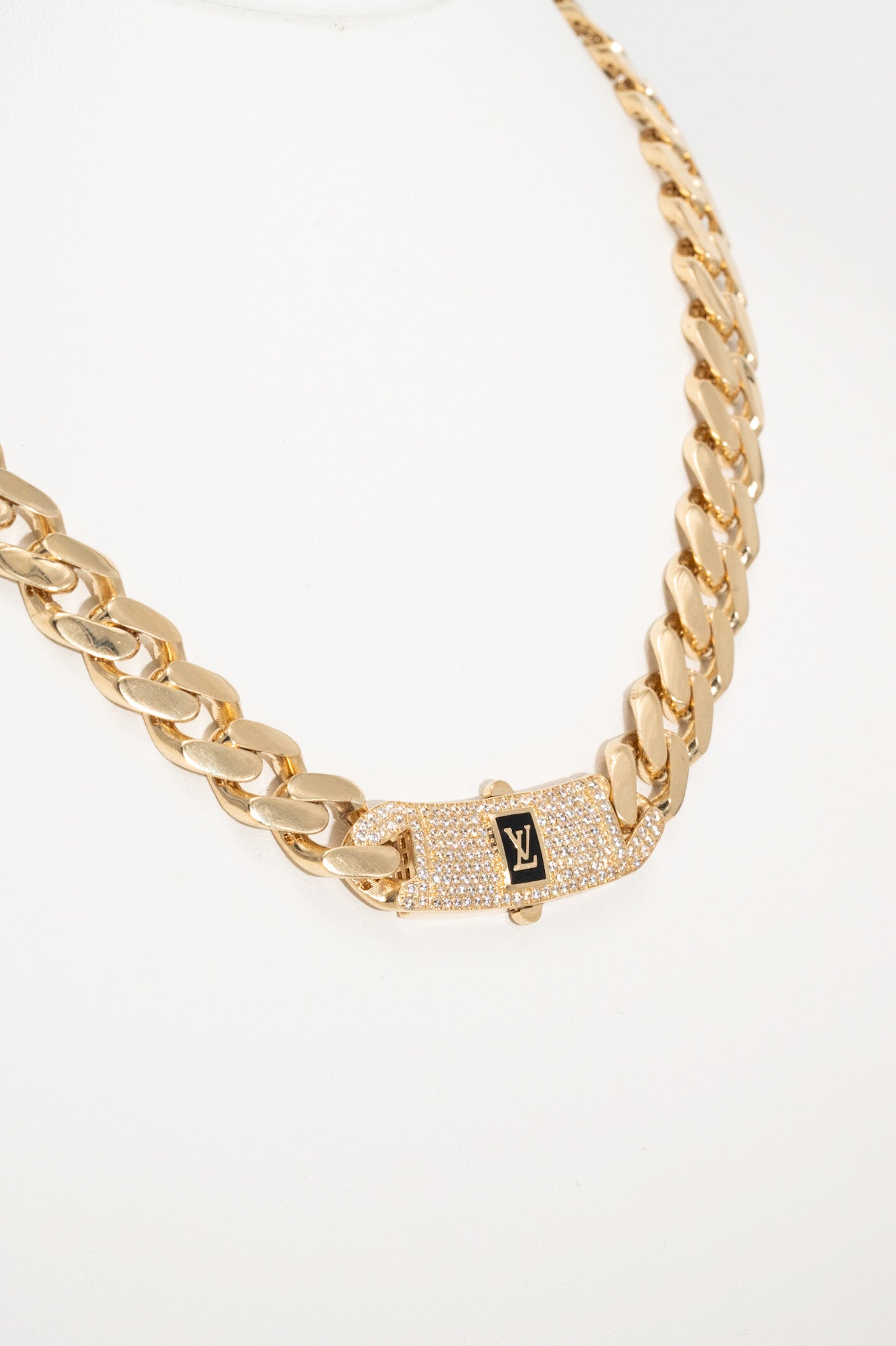 Monaco style necklace